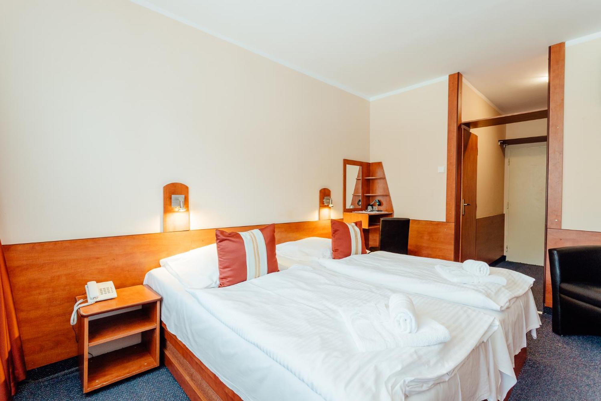 Hotel Sachticka Banská Bystrica Dış mekan fotoğraf