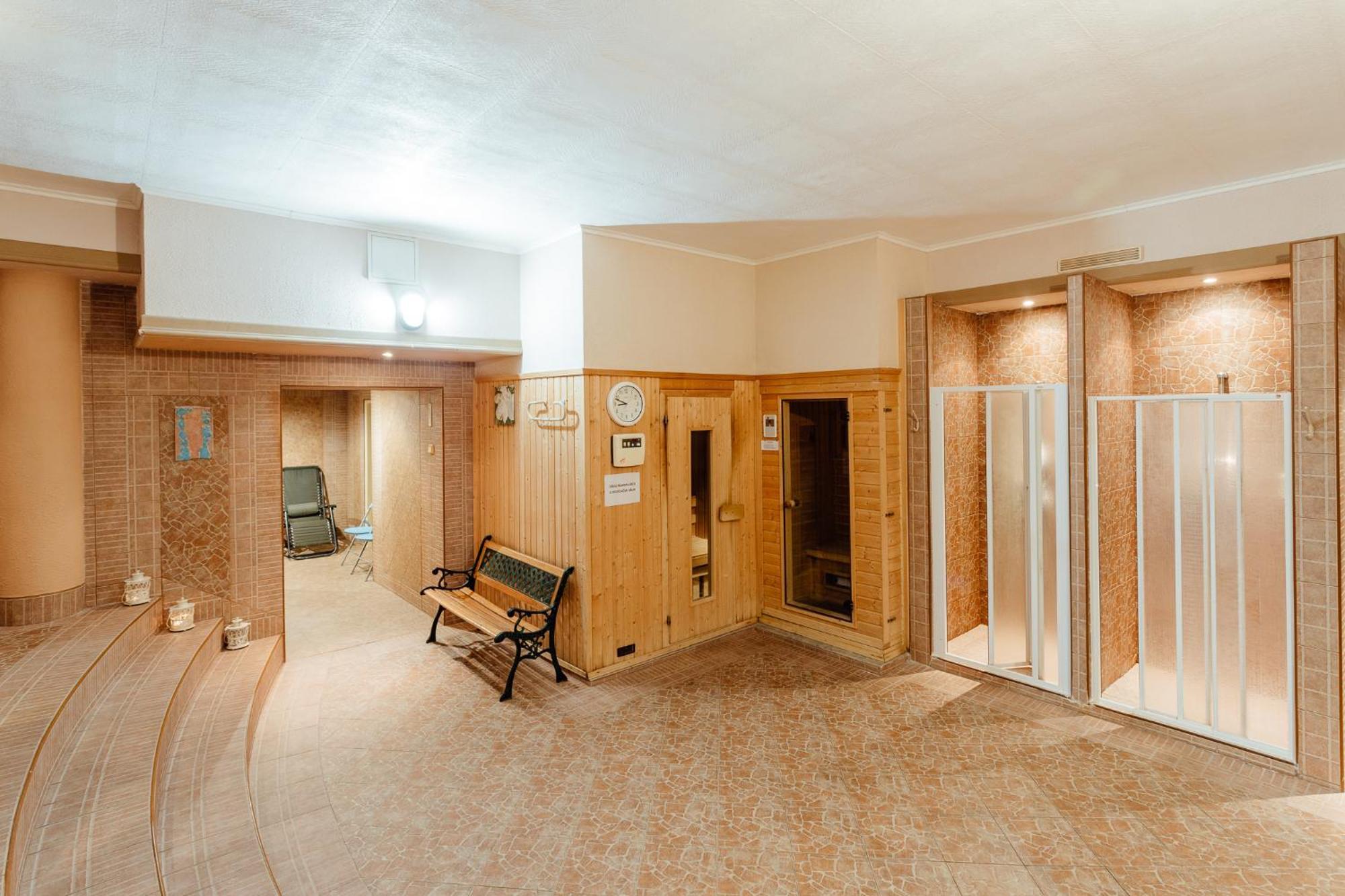 Hotel Sachticka Banská Bystrica Dış mekan fotoğraf