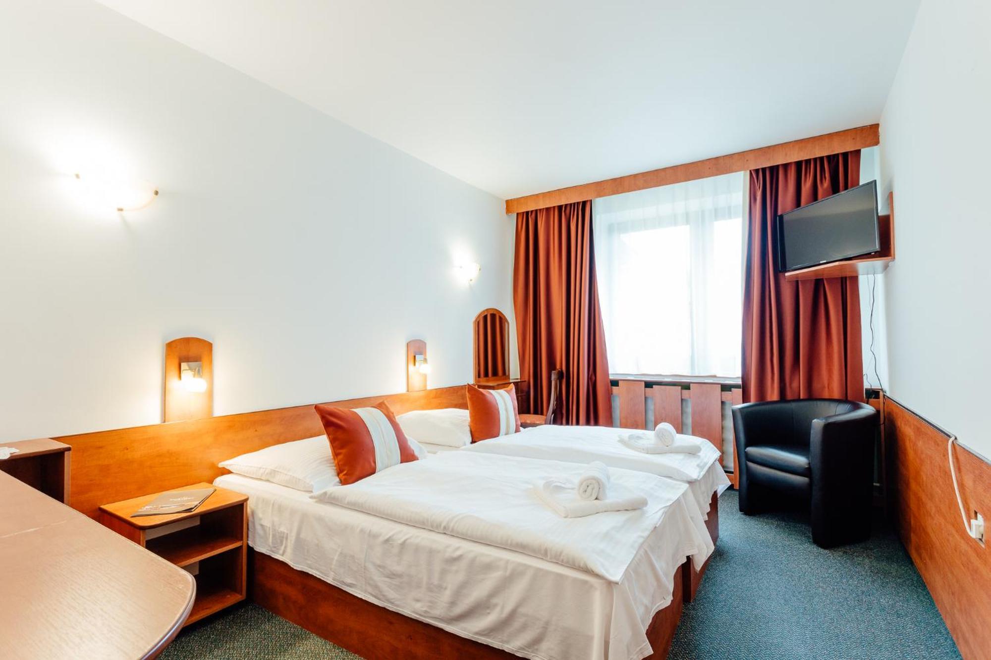 Hotel Sachticka Banská Bystrica Dış mekan fotoğraf