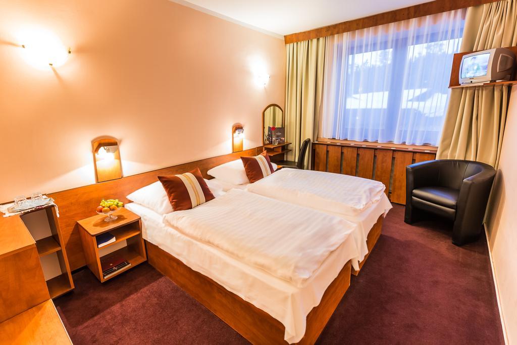 Hotel Sachticka Banská Bystrica Dış mekan fotoğraf